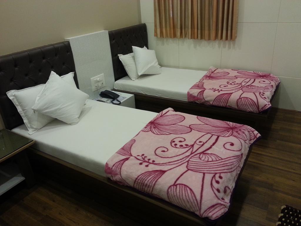 Hotel Oasis Bombay Habitación foto